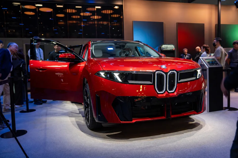 Новый BMW iX3 Long Wheelbase показал роскошный салон — такого нет даже в Европе