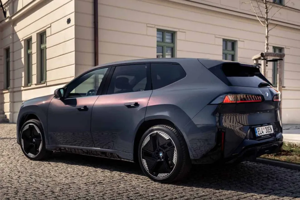 BMW iX3 признан автомобилем года 2026 — двойная победа Neue Klasse