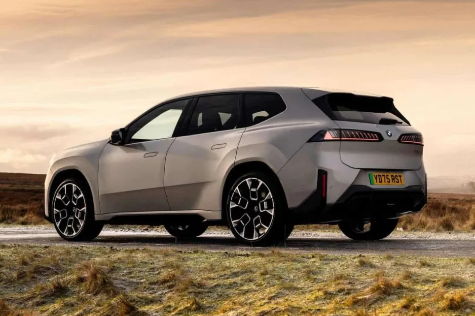 BMW показала праворульный iX3 для Великобритании