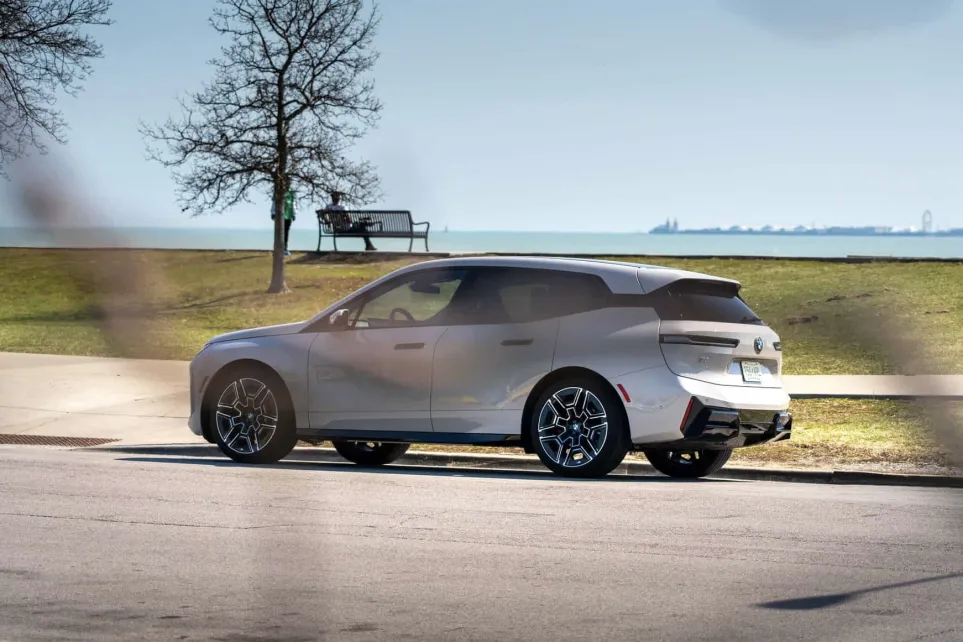 BMW iX xDrive45 весной: вот когда он раскрывается по-настоящему