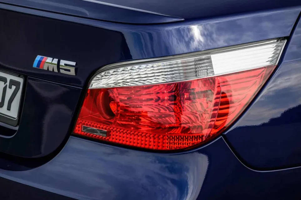 BMW показала секретный M5 CSL с V10 на 630 л.с. — самый безумный E60, который так и не выпустили