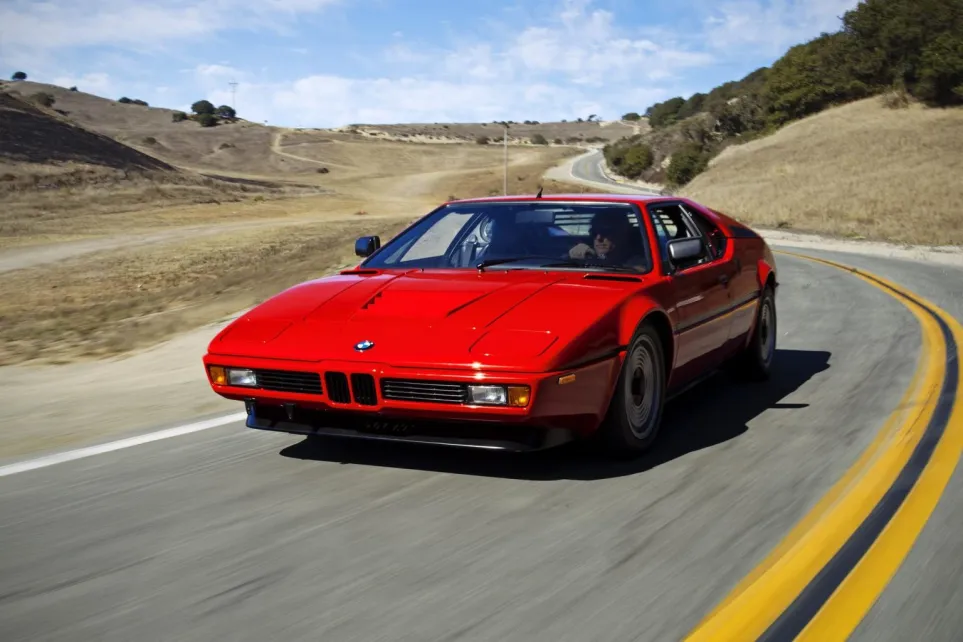 BMW M1 мог получить V8 или даже V10 — но стал легендой благодаря рядной «шестёрке»