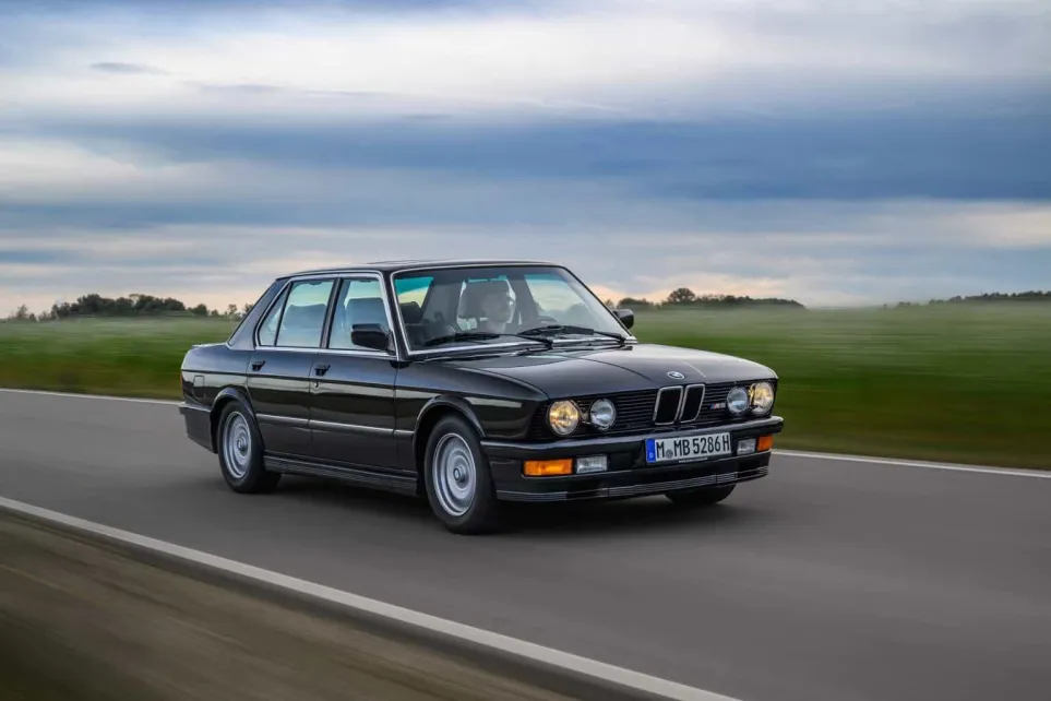 BMW E28 M5 продан почти за $200 000 — новый рекорд и рост цен на классические BMW