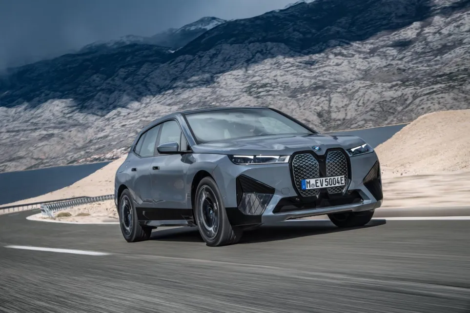 Продажи BMW iX падают в США — но это не провал, а смена эпохи
