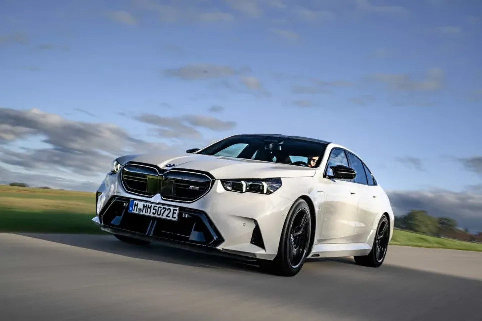 Самый культовый цвет BMW в истории — ответ может быть очевиднее, чем кажется