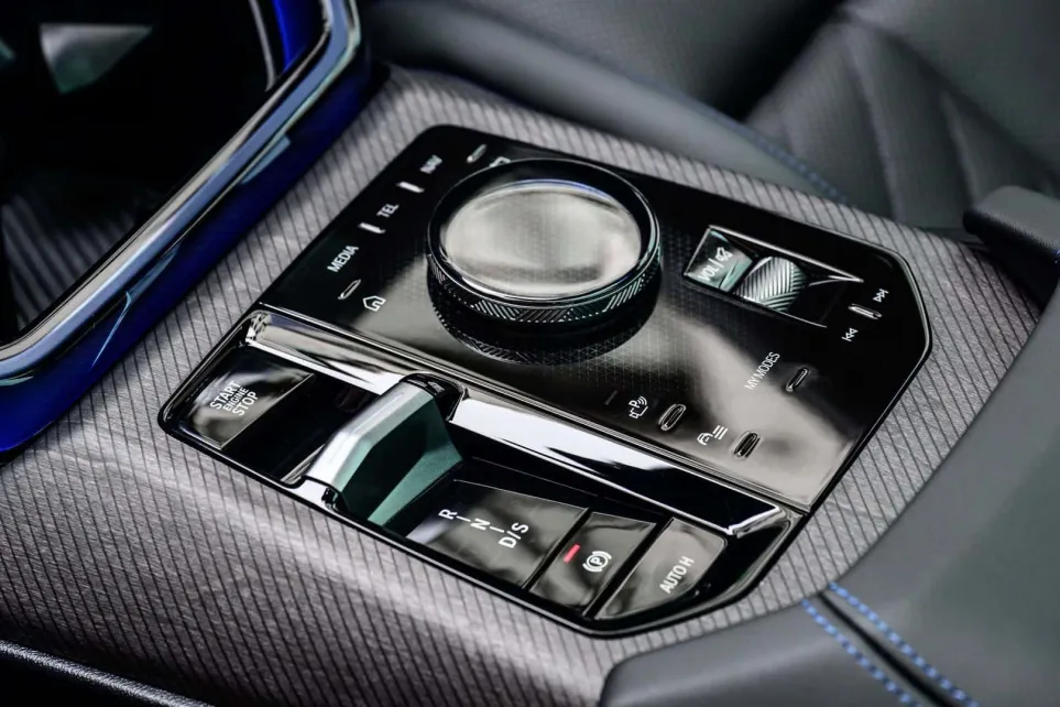 BMW прощается с контроллером iDrive: новая эра управления iDrive X