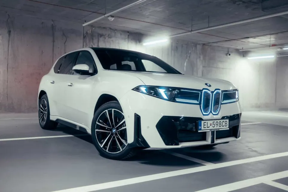 BMW iX3 в максималке: сколько стоит и какие опции реально нужны