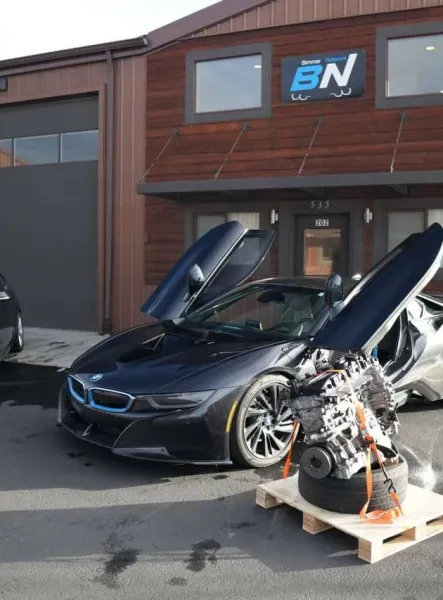 Безумный проект: в BMW i8 пытаются установить рядную «шестёрку» B58