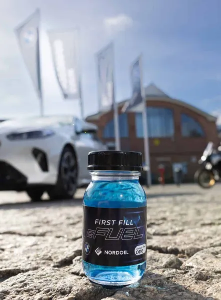 BMW начнёт заправлять новые автомобили eFuel с 2028 года