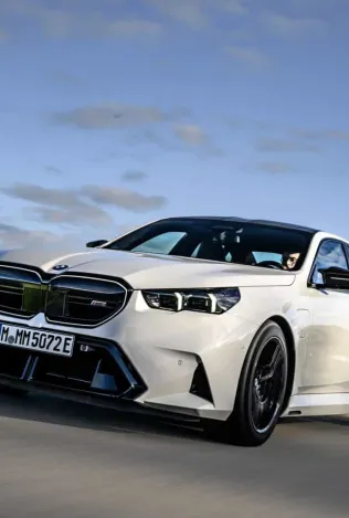 Самый культовый цвет BMW в истории — ответ может быть очевиднее, чем кажется