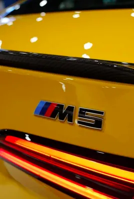 BMW показала M5 Touring в трёх культовых цветах Porsche