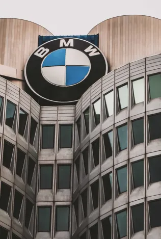 BMW отзывает почти 200 000 автомобилей из-за риска возгорания стартера