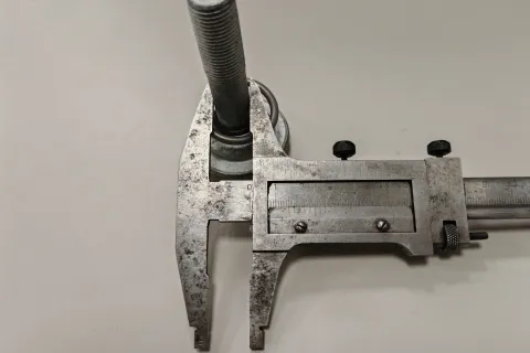 Болт с буртиком Фото 2