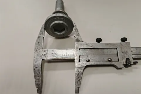 Болт с буртиком Фото 3