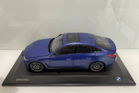 Миниатюра BMW  i4, масштаб 1:18 Фото 1