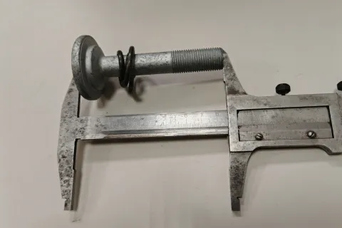 Болт с буртиком с пружиной Фото 1