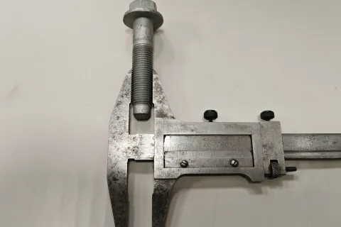 Болт с шестигранной головкой с фланцем Фото 2