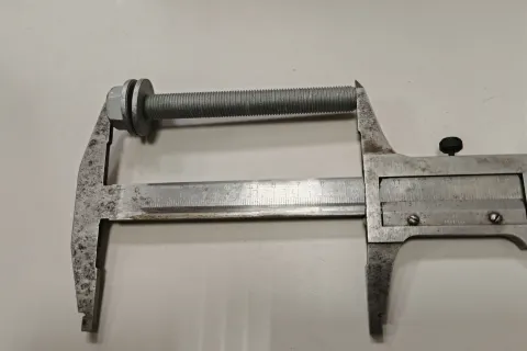 Болт с неспадающ.стопорным элементом Фото 1