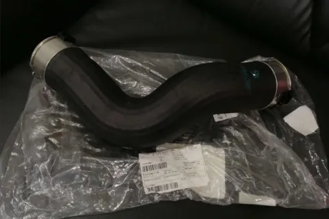 Трубопровод наддувочного воздуха Фото 1