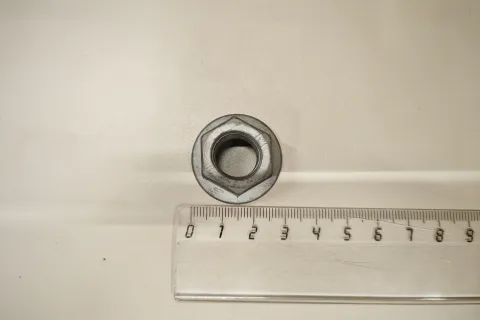 Гайка с буртиком самоконтрящаяся Фото 1