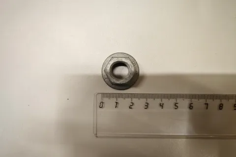 Гайка с буртиком самоконтрящаяся Фото 1