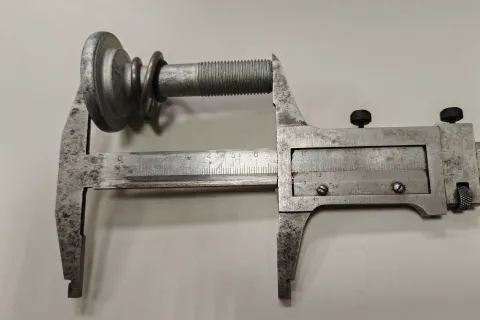 Болт с буртиком Фото 1