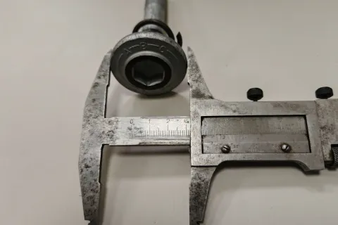 Болт с буртиком с пружиной Фото 3