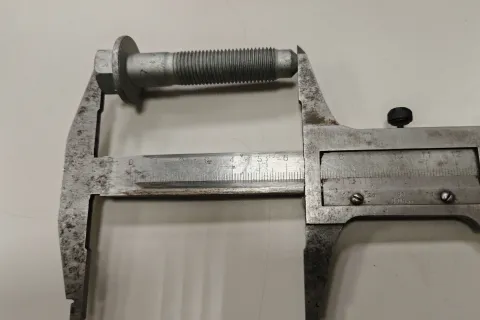 Болт с шестигранной головкой с фланцем Фото 1