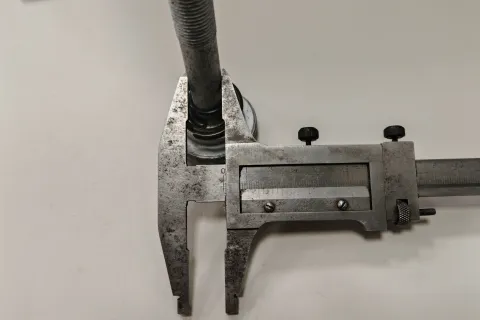 Болт с буртиком с пружиной Фото 2