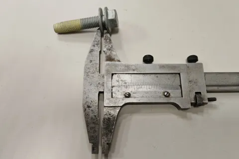 Болт с шестигранной головкой Фото 3