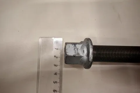 Болт с буртиком Фото 3