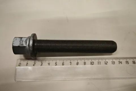 Болт с буртиком Фото 1