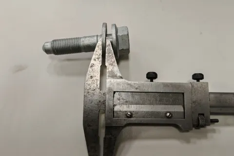 Болт с шестигранной головкой с шайбой Фото 3