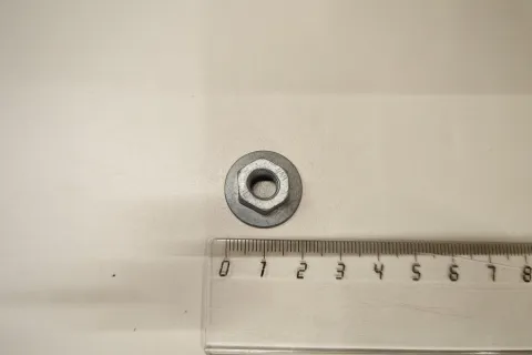 Гайка с буртиком самоконтрящаяся Фото 1