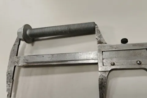 Болт с шестигранной головкой с шайбой Фото 1