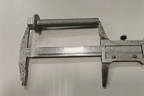 Болт с шестигранной головкой с фланцем Фото 1